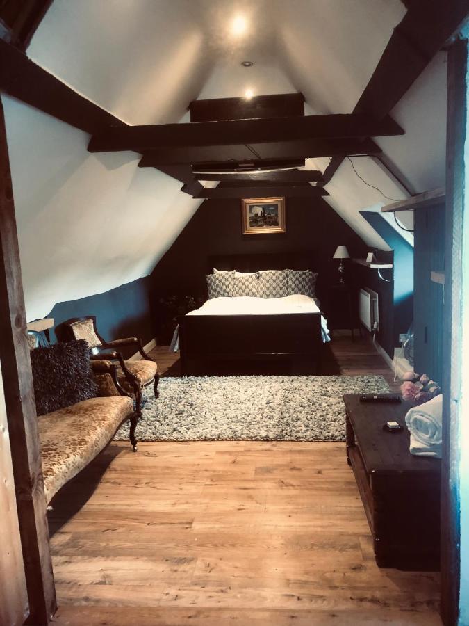 Tudor House - Double Room - Shared Bathroom Goff's Oak Eksteriør bilde