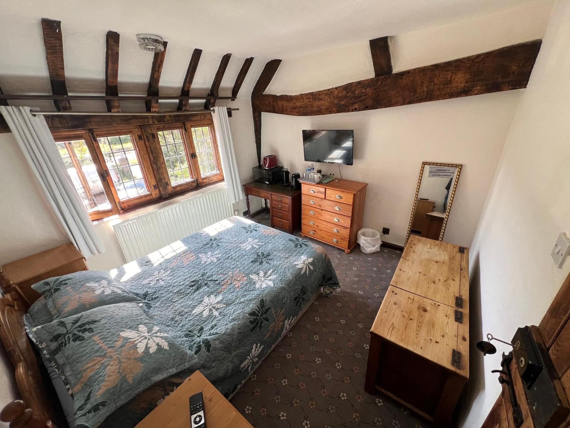 Tudor House - Double Room - Shared Bathroom Goff's Oak Eksteriør bilde